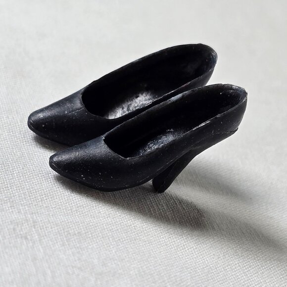 Vintage Barbie Shoes 1960s Black Pumps High Heels 2 holes 1960s version Retro - Picture 3 of 7